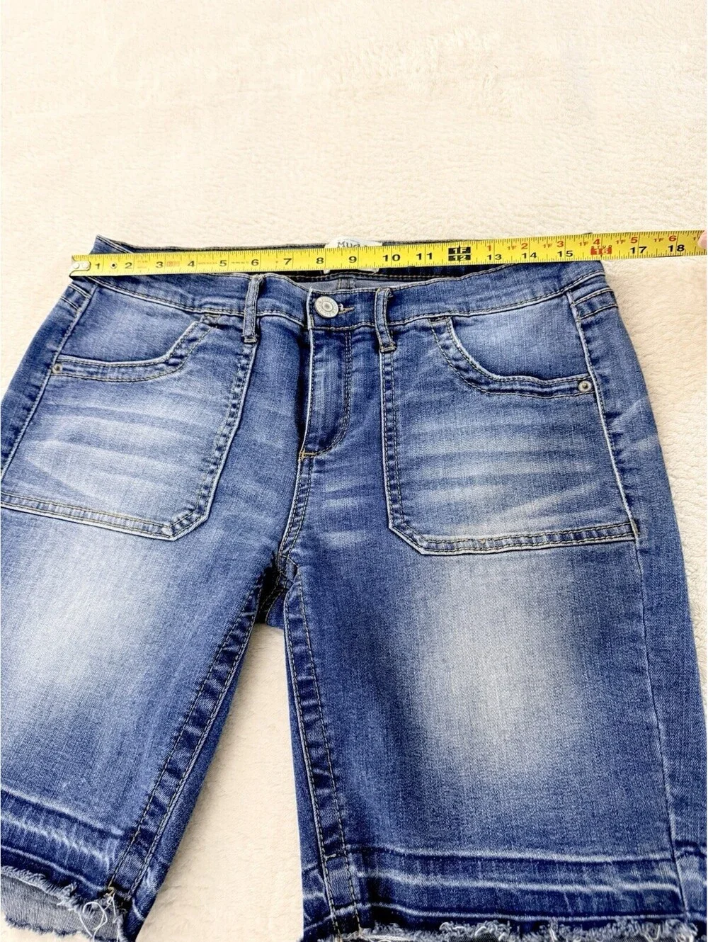 Mudd Women’s FLX Stretch Denim Shorts Size 13 Mid Rise Raw Hem Blue